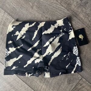 Darc Sport Cream and Black Ribbed Fabric